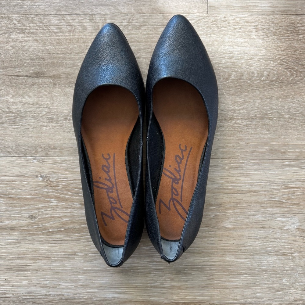 Zodiac Hall Black Flats SZ 8